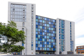 For Students Only Ensuites with Shared Kitchen at Vibrant Byrom Point Retreat with Gym, Study Room and Social Lounge in Liverpool